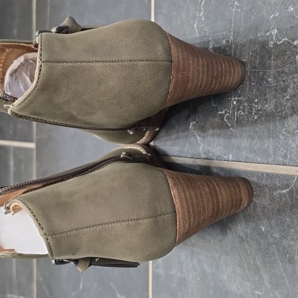 Report Womens Olive Guine Zipper Wedge Heeled Bootie Boots Size - Picture 4 of 8